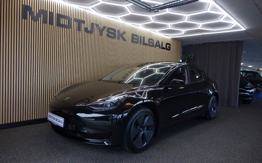 Tesla Model 3 RWD