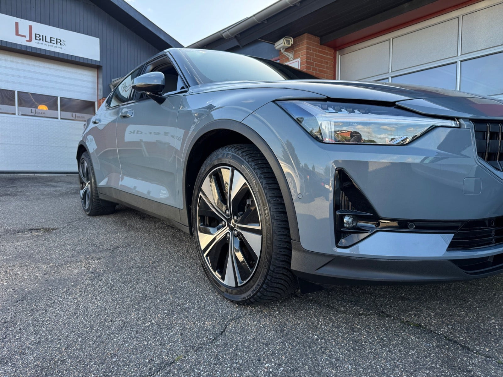Grå Polestar 2 fra 2023