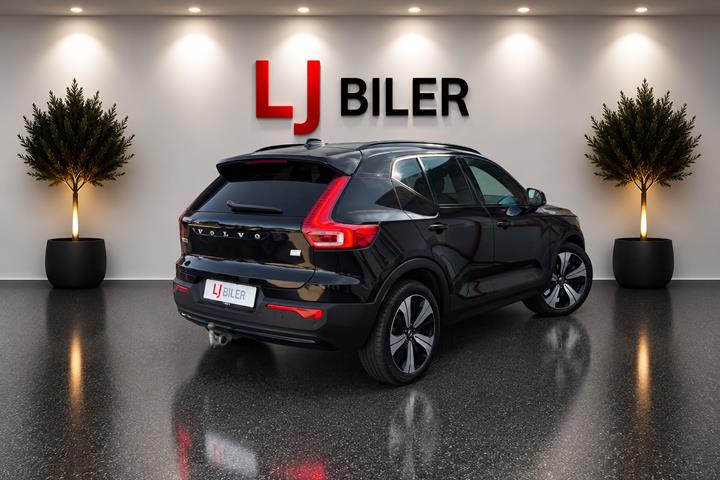 Sort Volvo XC40 fra 2023