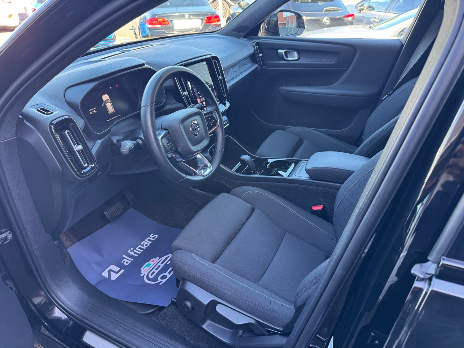 Sort Volvo XC40 fra 2023