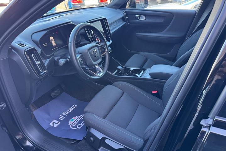 Sort Volvo XC40 fra 2023