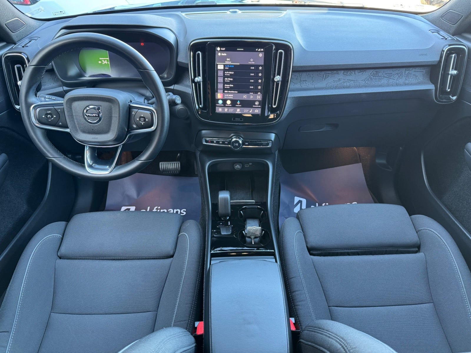 Sort Volvo XC40 fra 2023
