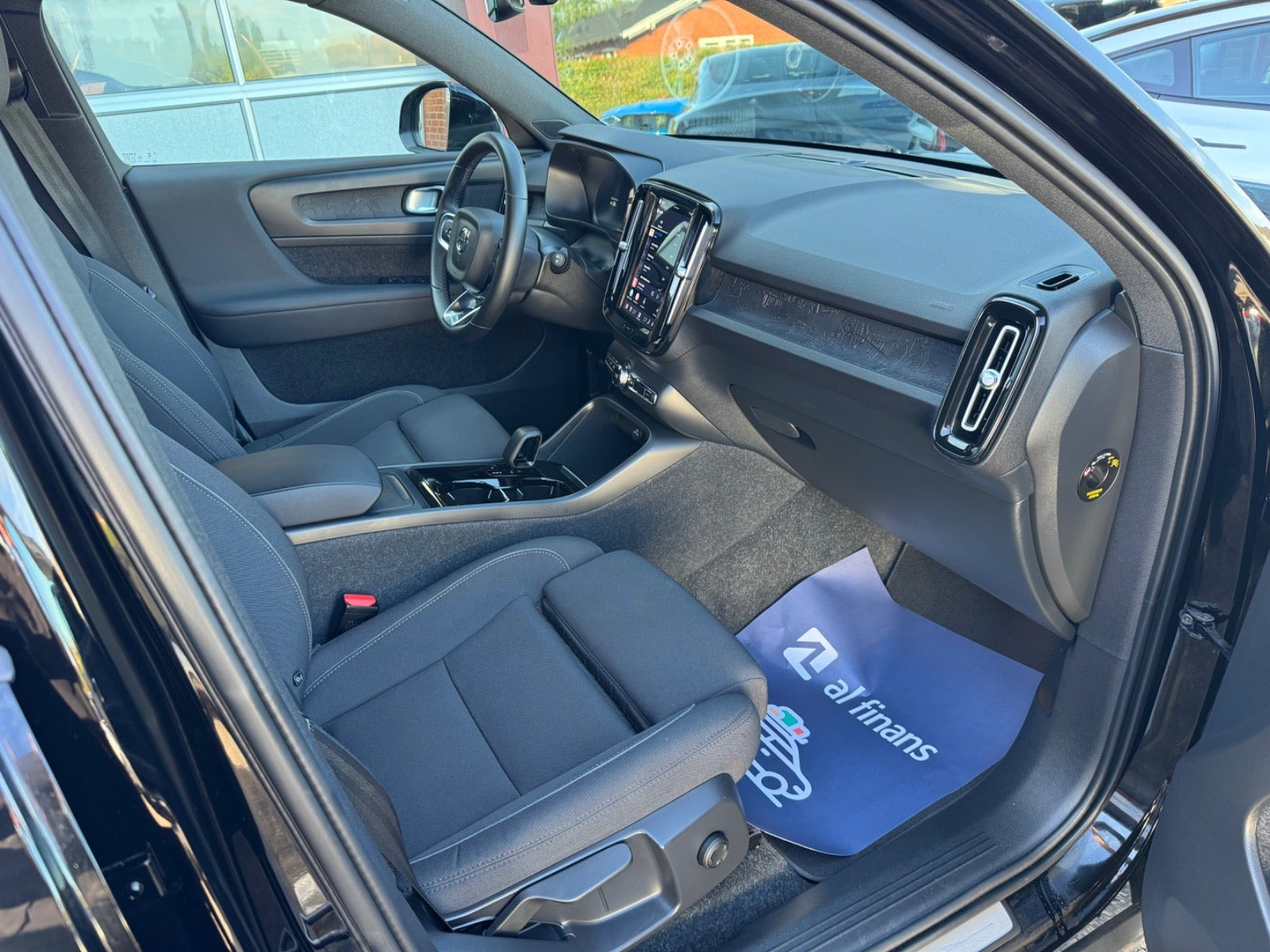 Sort Volvo XC40 fra 2023