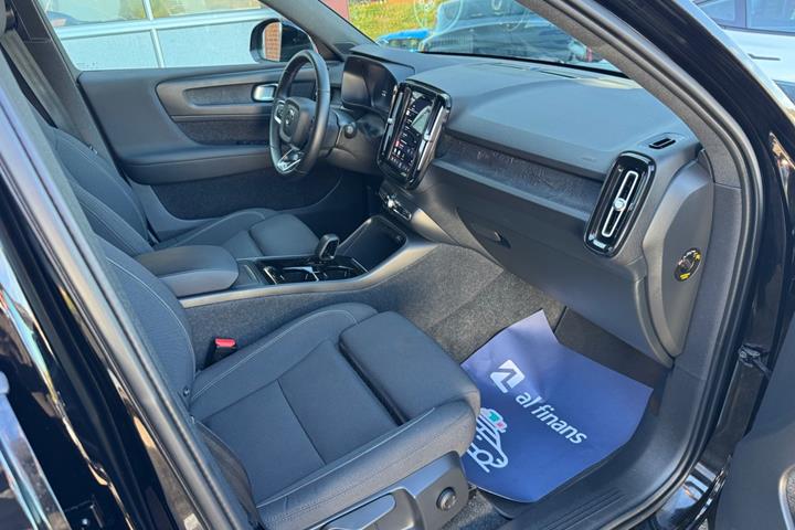 Sort Volvo XC40 fra 2023