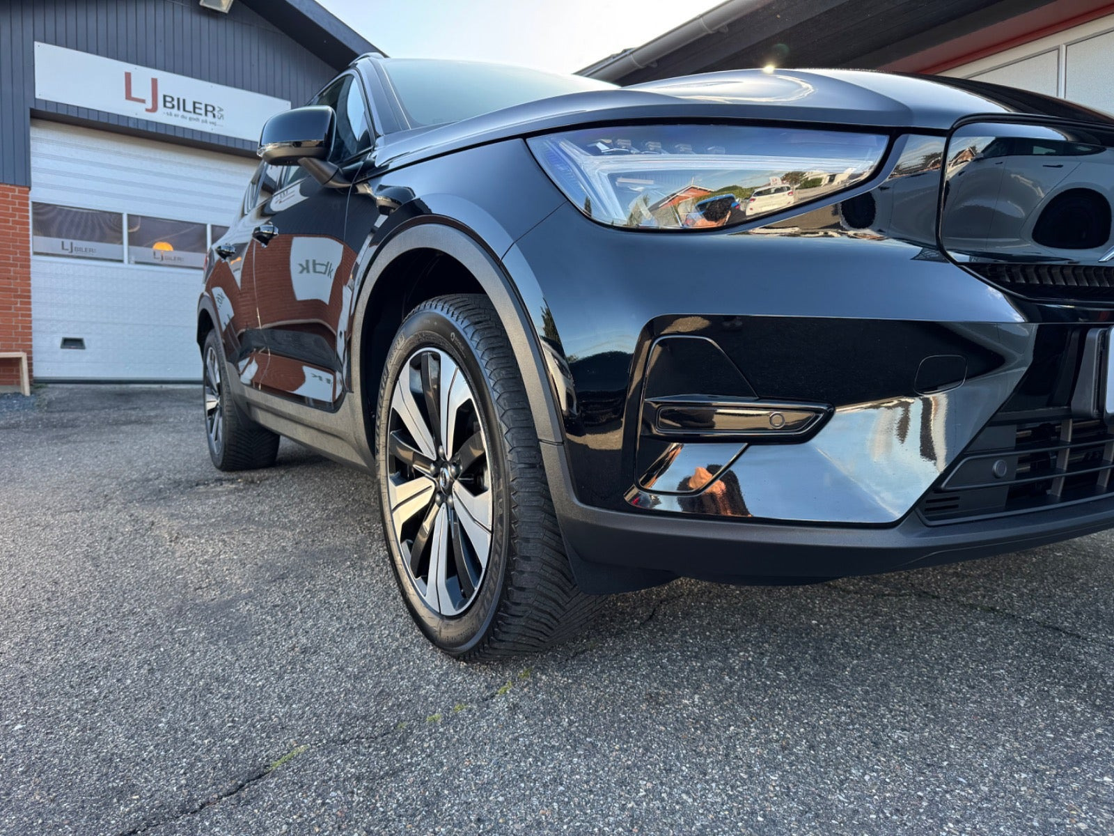 Sort Volvo XC40 fra 2023