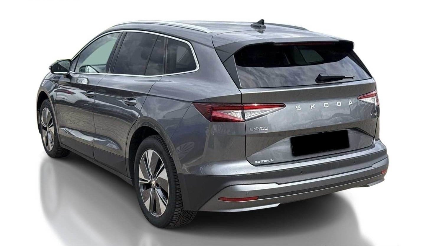 Grå Skoda Enyaq fra 2024