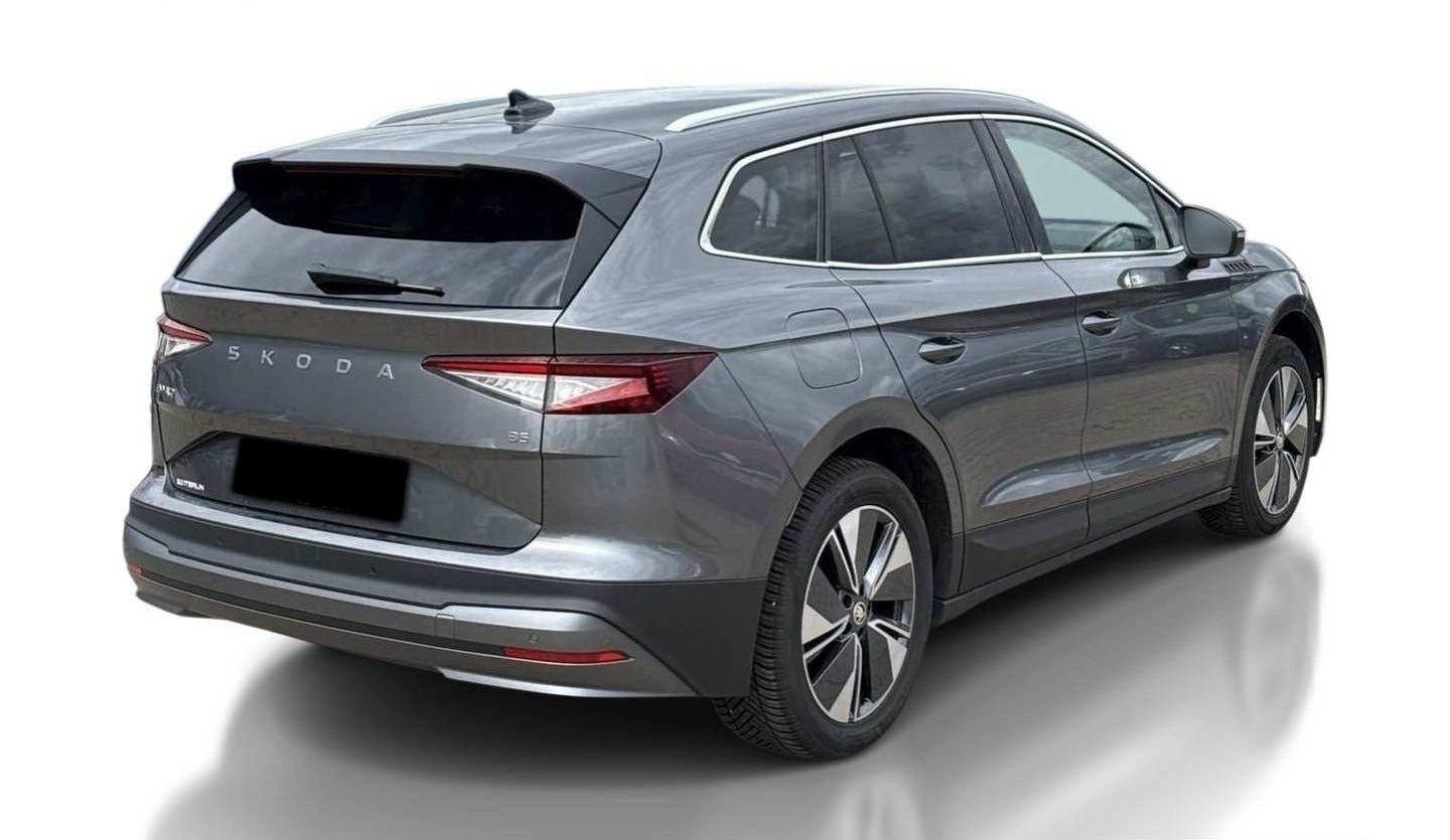 Grå Skoda Enyaq fra 2024