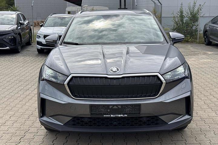 Grå Skoda Enyaq fra 2024