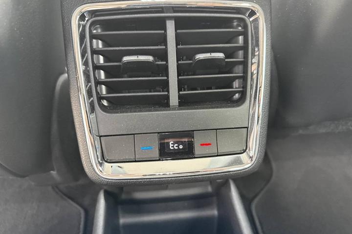 Grå Skoda Enyaq fra 2024