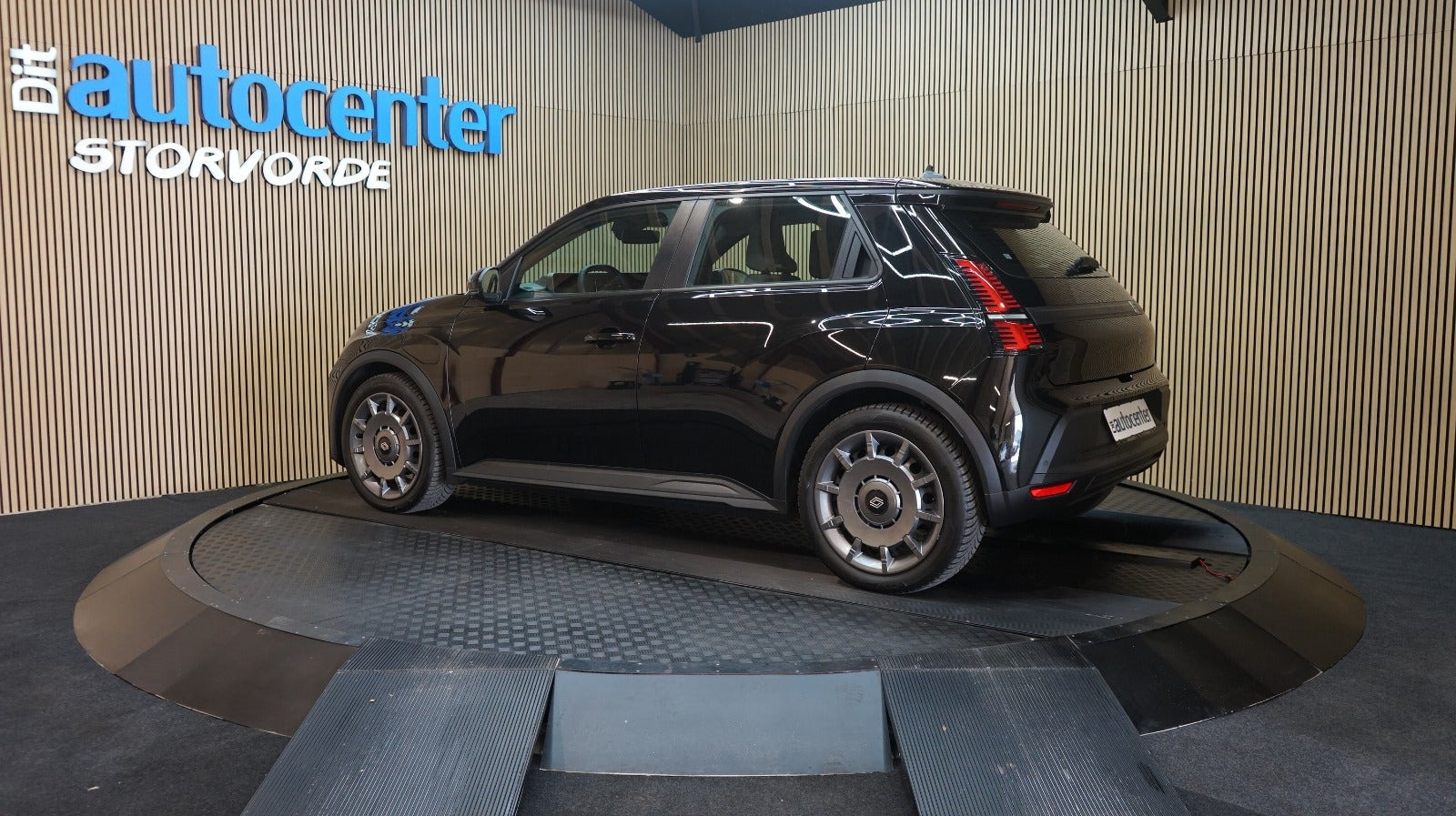 Sort Renault 5 E-Tech fra 2025