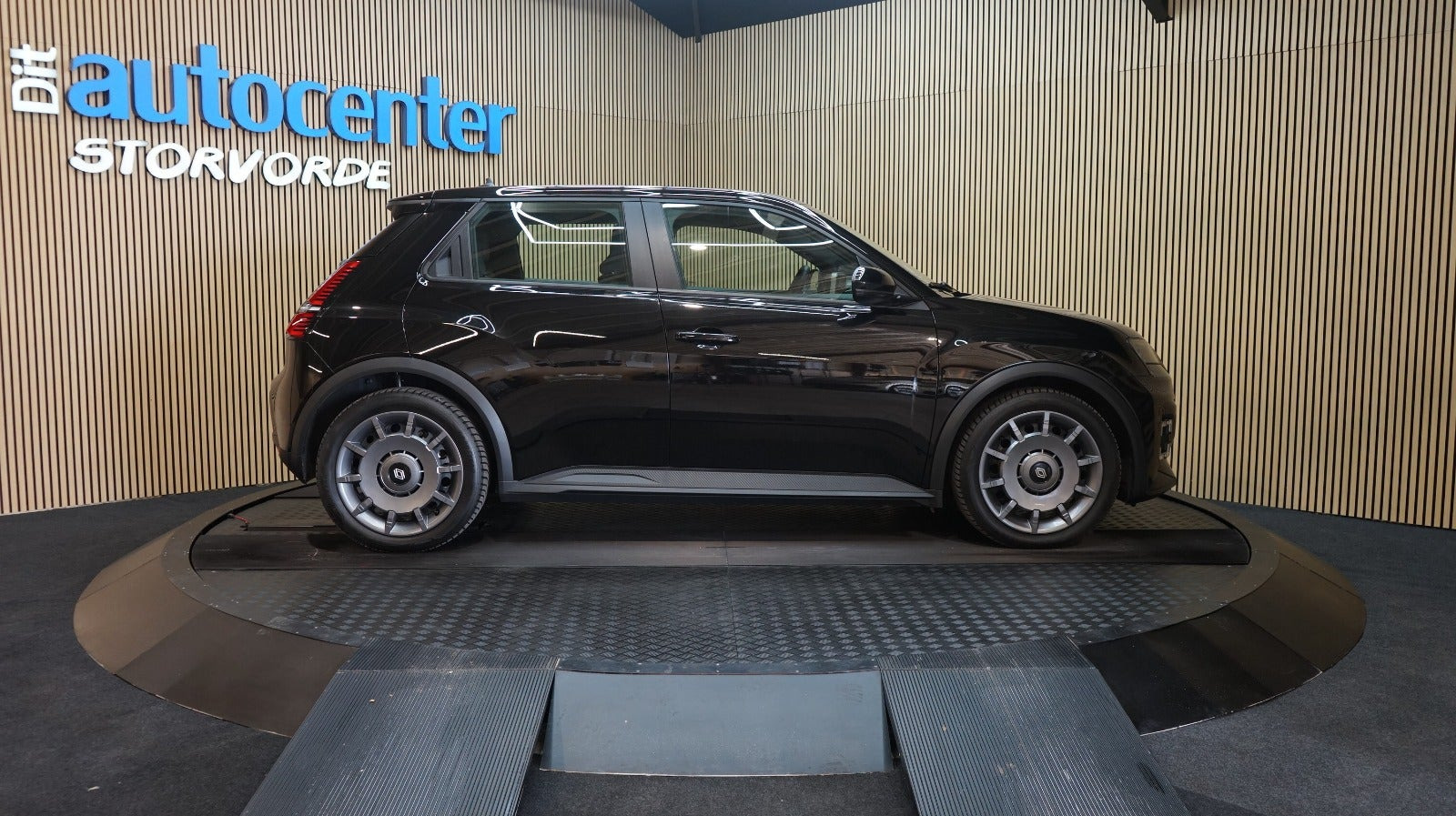Sort Renault 5 E-Tech fra 2025