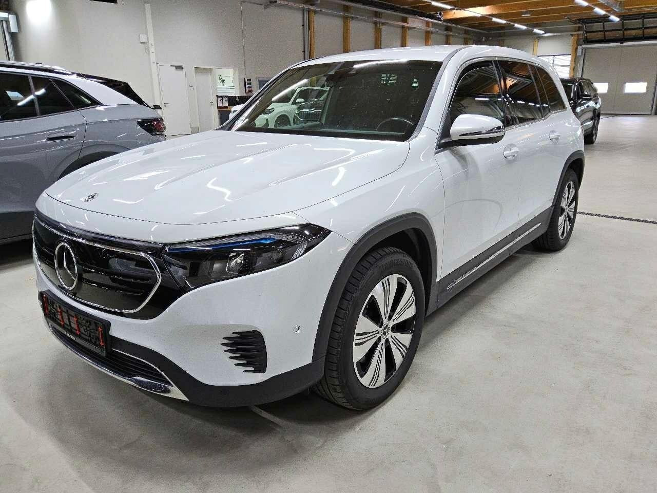 Hvid Mercedes EQB250+ fra 2024