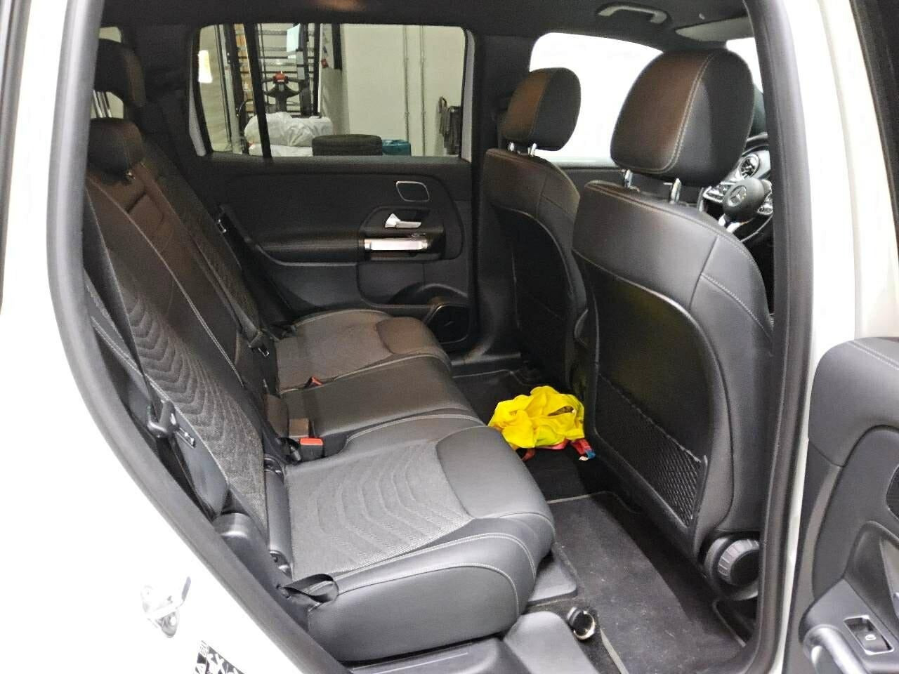 Hvid Mercedes EQB250+ fra 2024