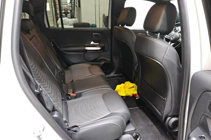 Hvid Mercedes EQB250+ fra 2024