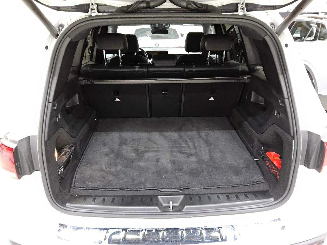 Hvid Mercedes EQB250+ fra 2024
