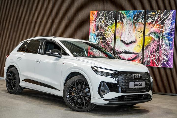 Hvid Audi Q4 e-tron fra 2024