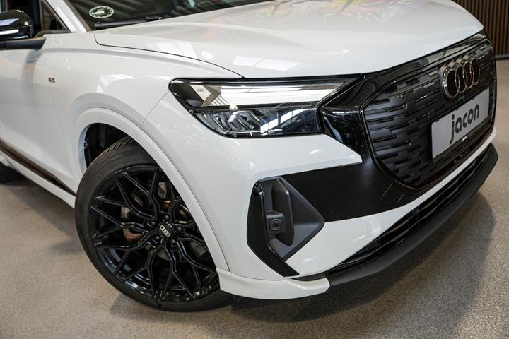 Hvid Audi Q4 e-tron fra 2024