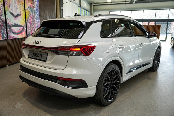 Hvid Audi Q4 e-tron fra 2024