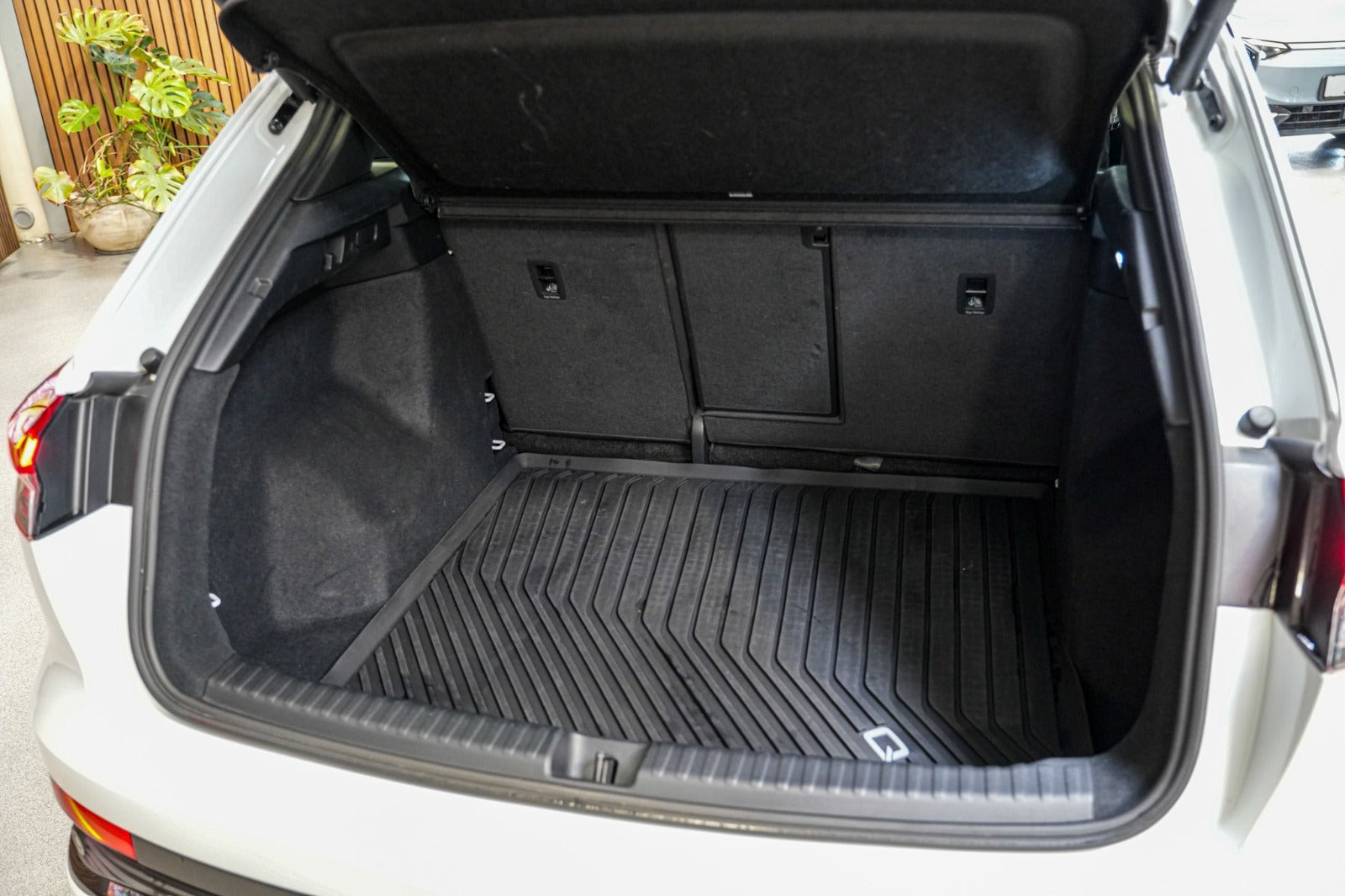 Hvid Audi Q4 e-tron fra 2024
