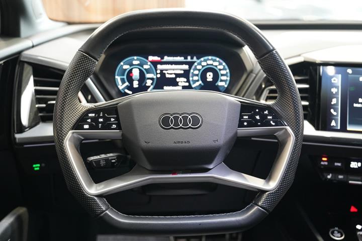 Hvid Audi Q4 e-tron fra 2024