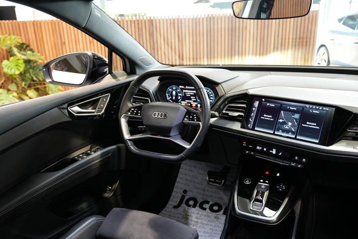 Hvid Audi Q4 e-tron fra 2024