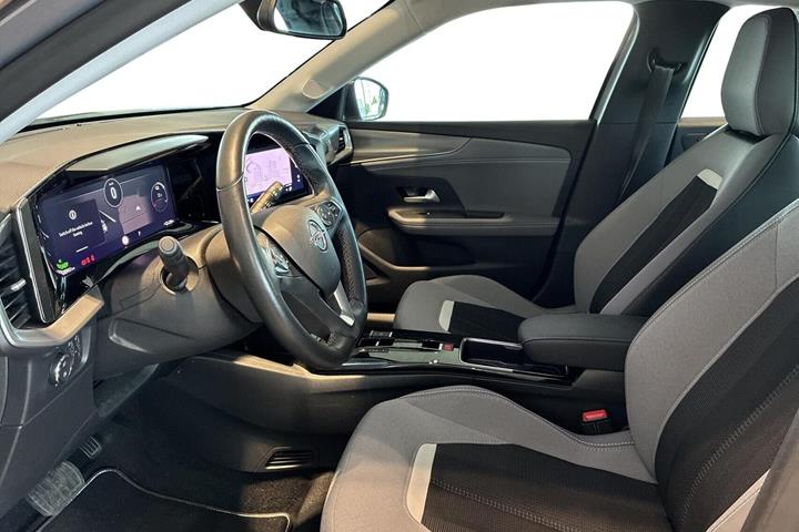 Grå Opel Mokka-e fra 2022