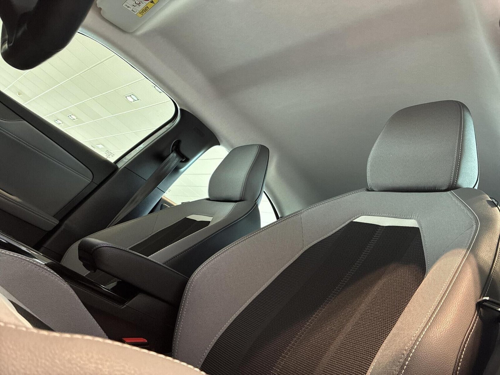 Grå Opel Mokka-e fra 2022