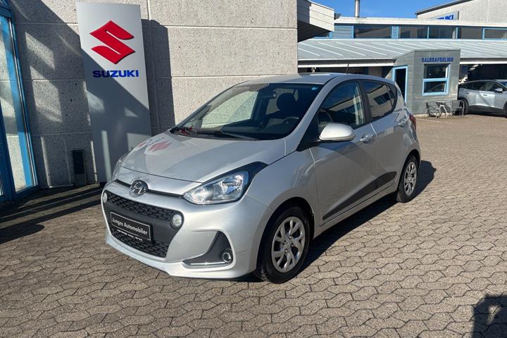Sølv Hyundai i10 fra 2019