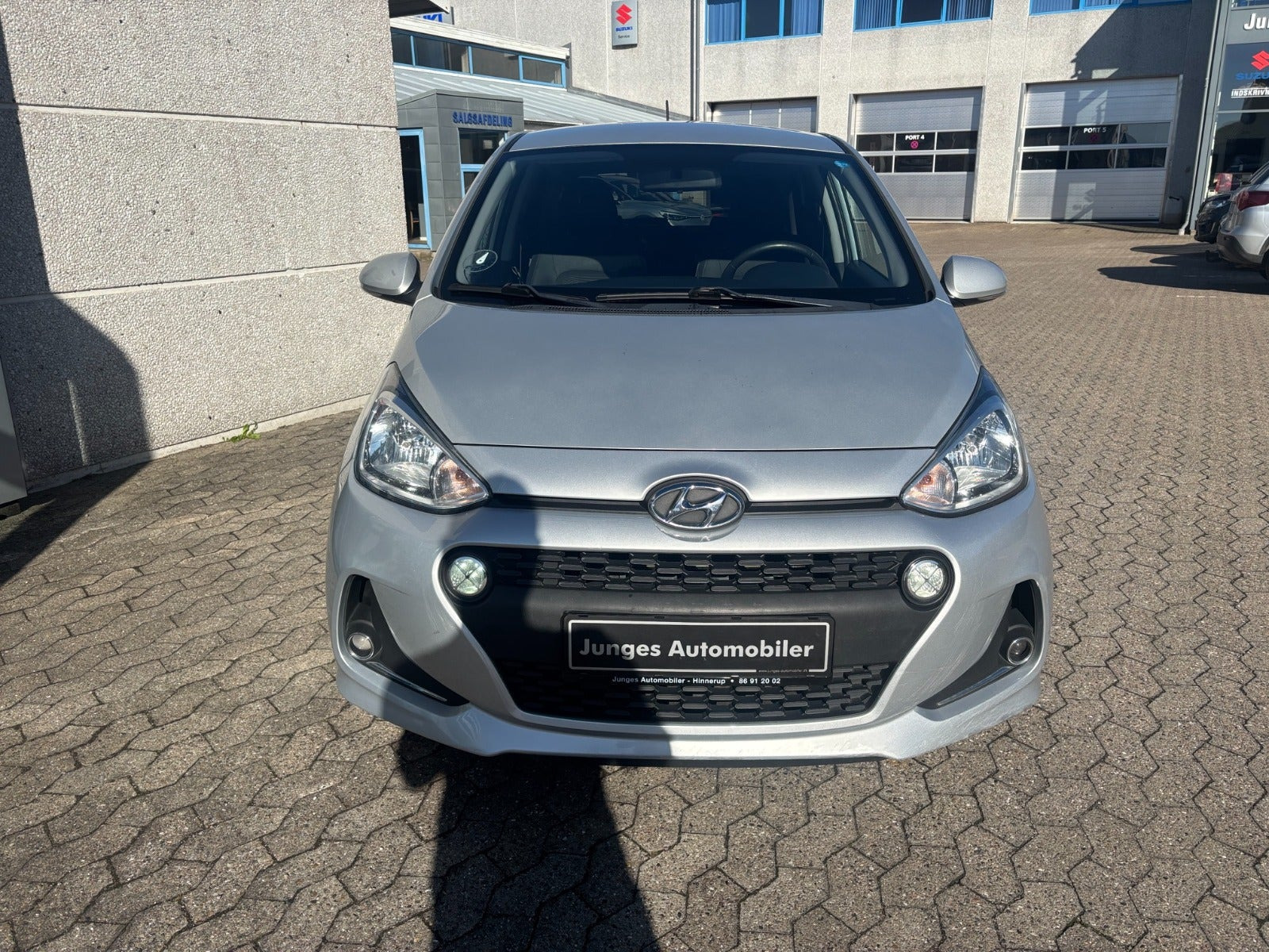Sølv Hyundai i10 fra 2019