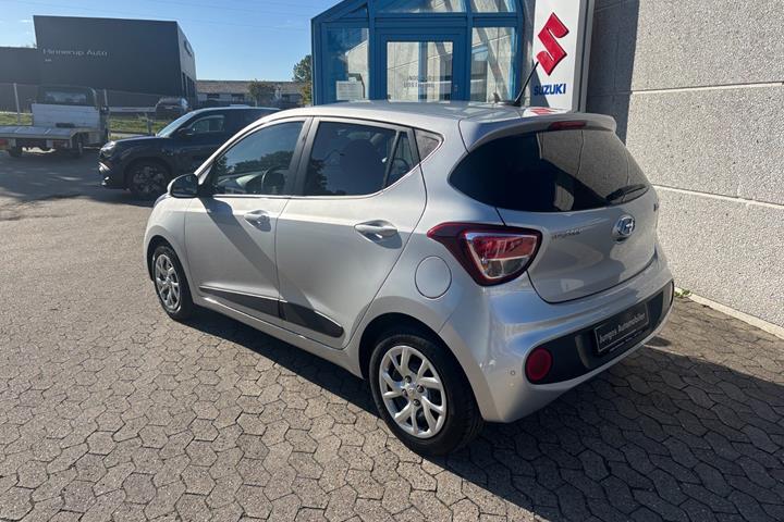 Sølv Hyundai i10 fra 2019
