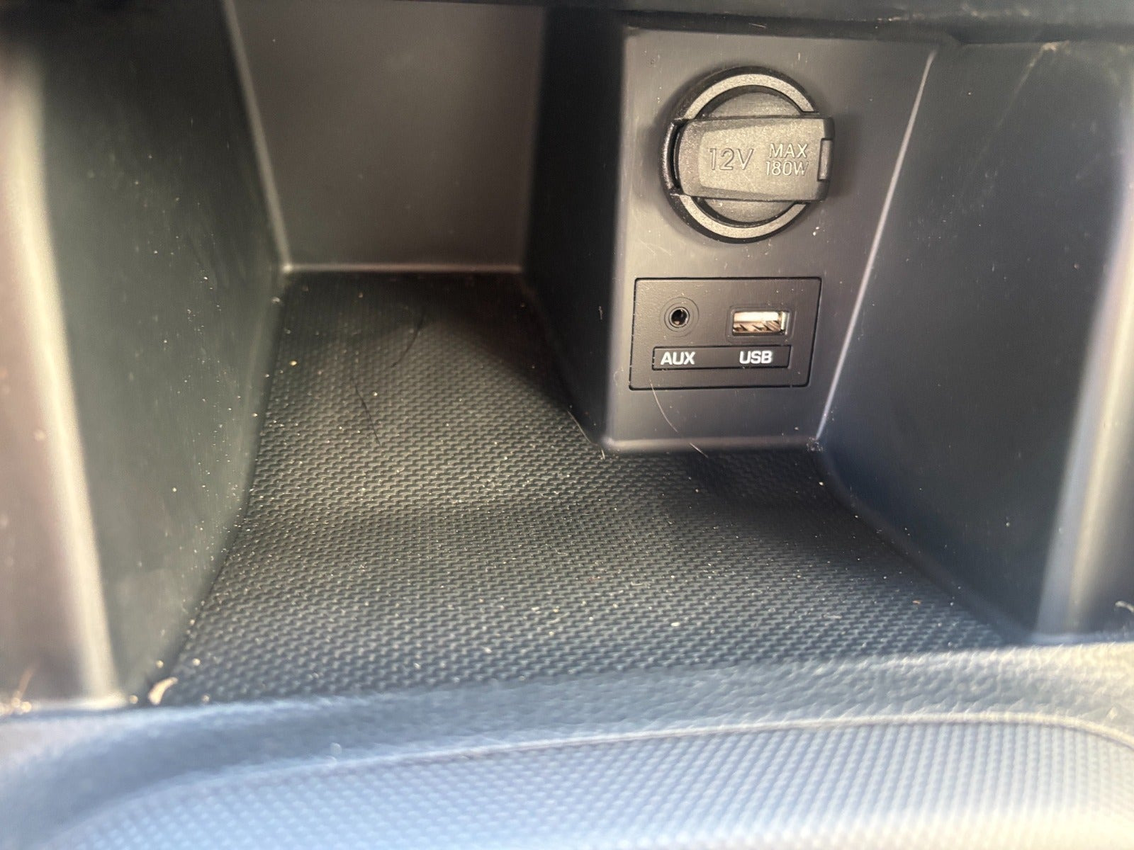 Sølv Hyundai i10 fra 2019
