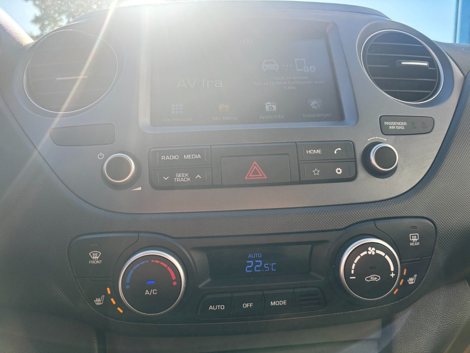 Sølv Hyundai i10 fra 2019