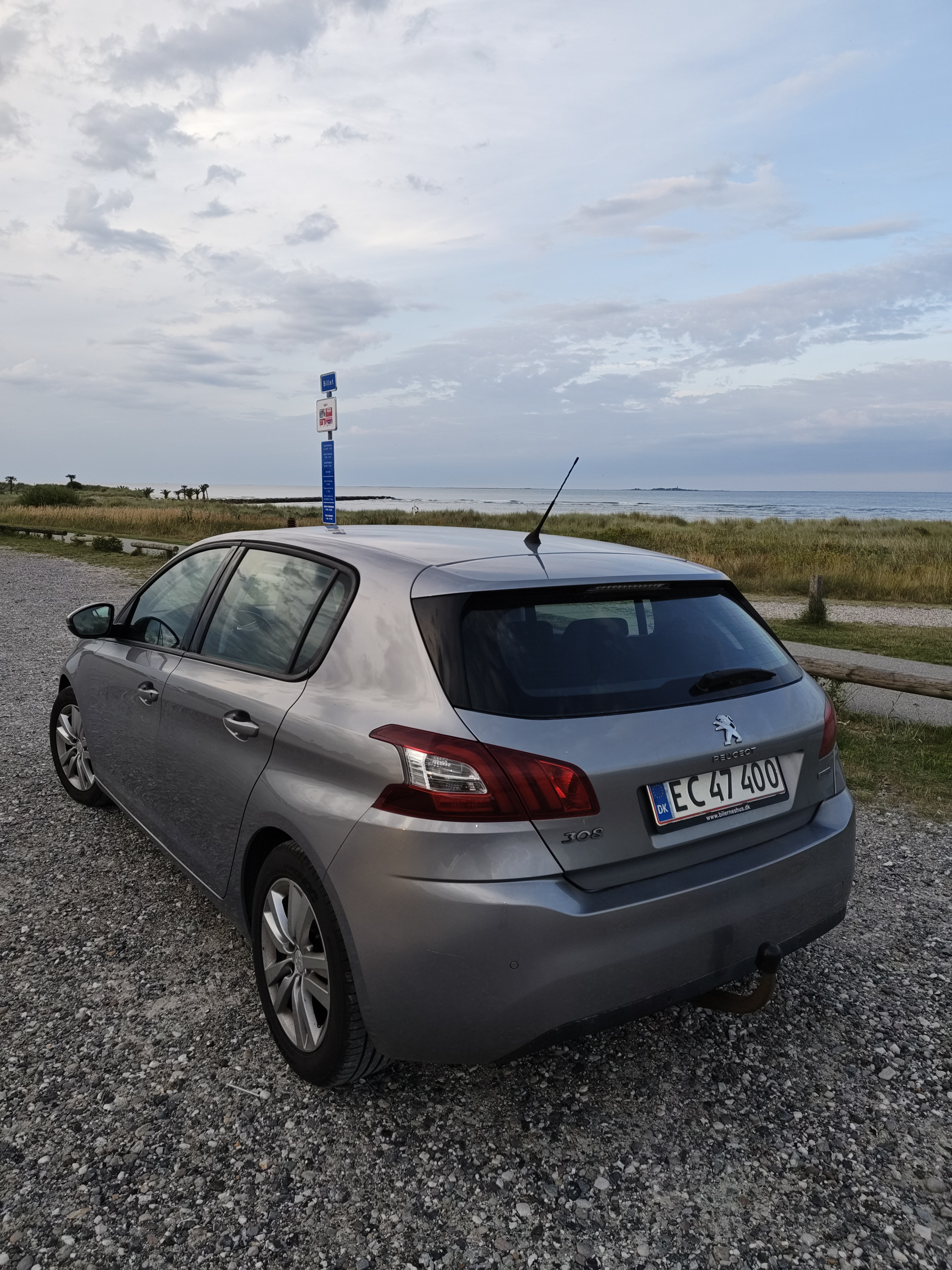 Grå Peugeot 308 fra 2015