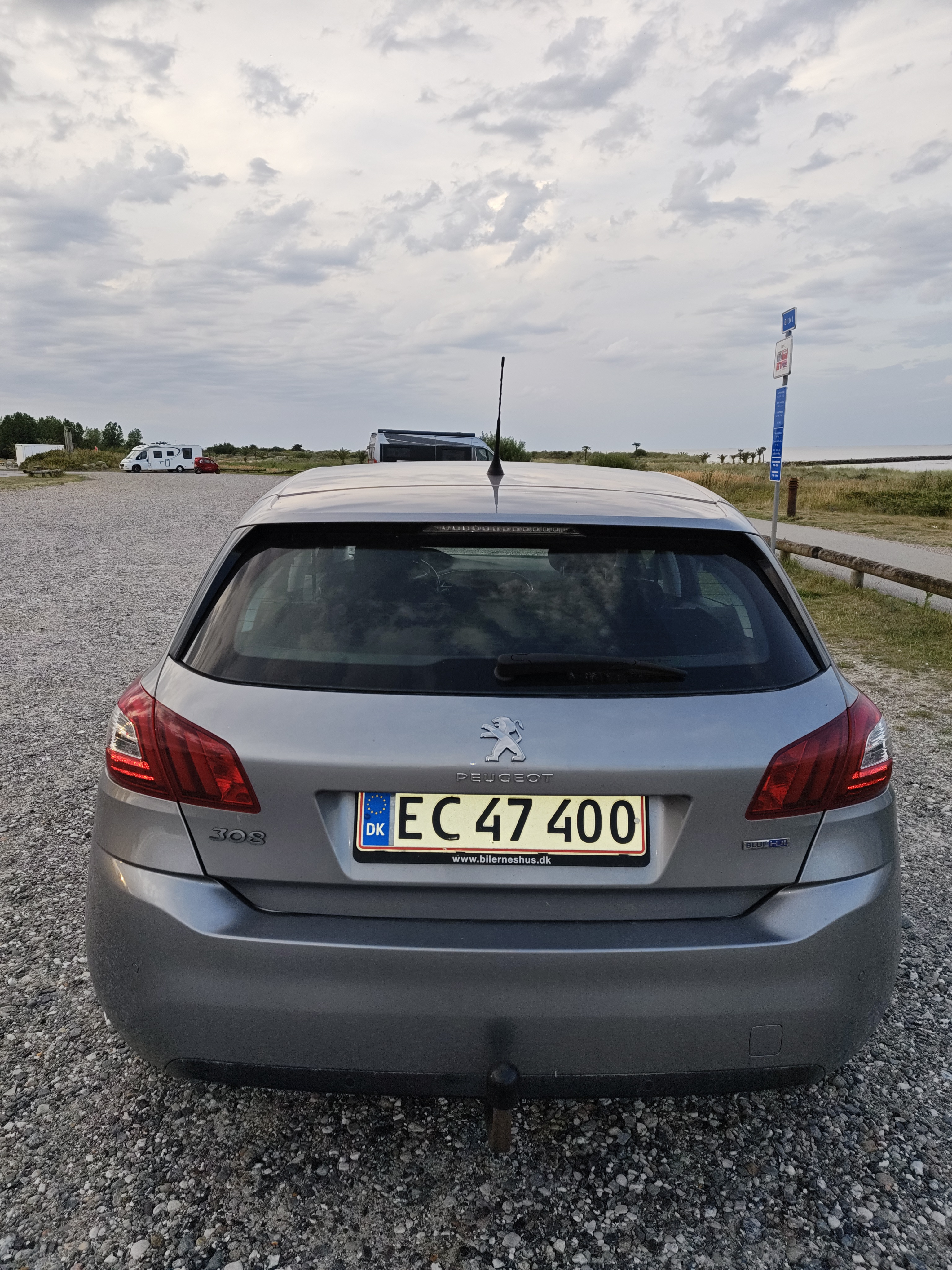 Grå Peugeot 308 fra 2015