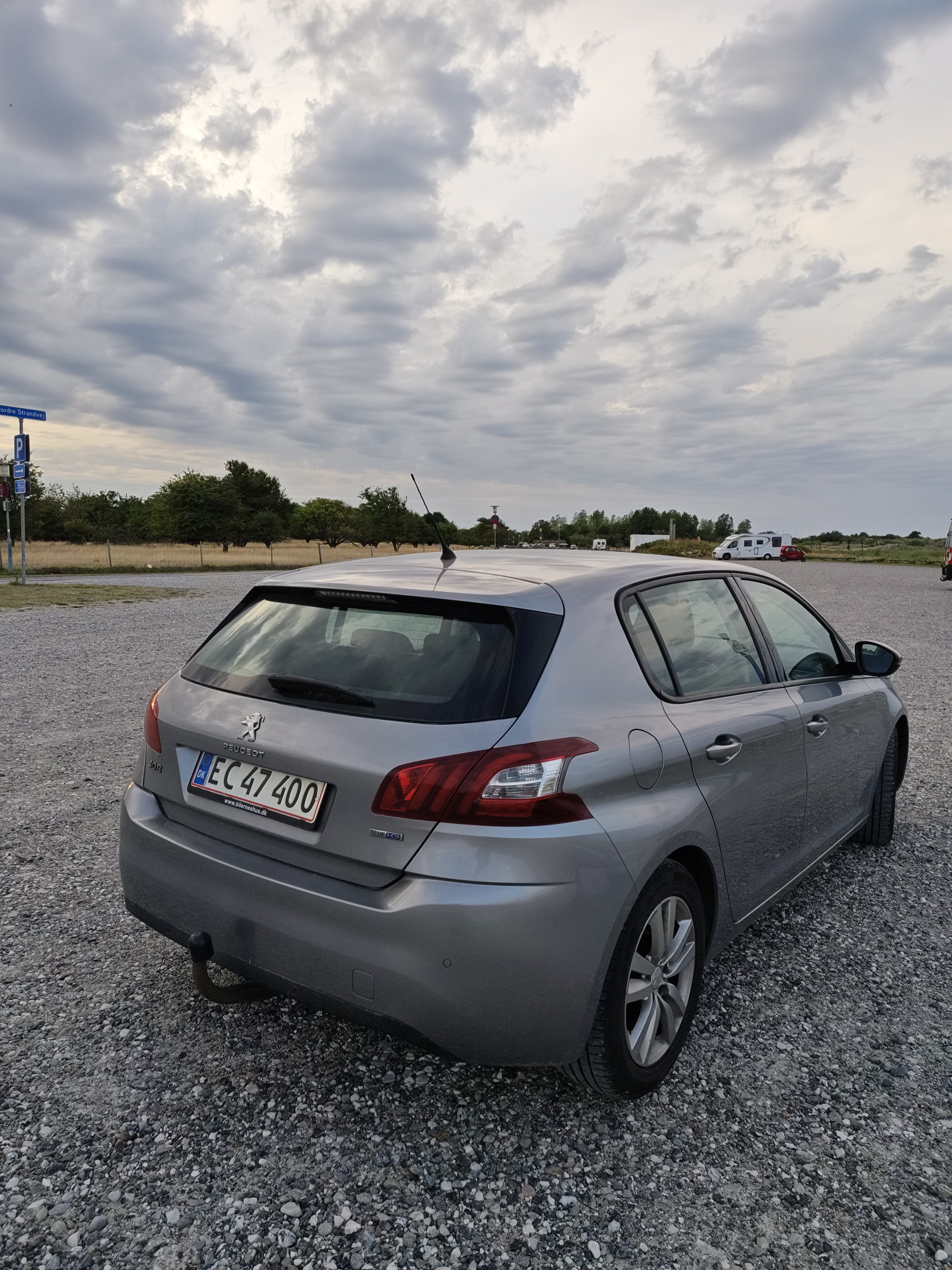 Grå Peugeot 308 fra 2015