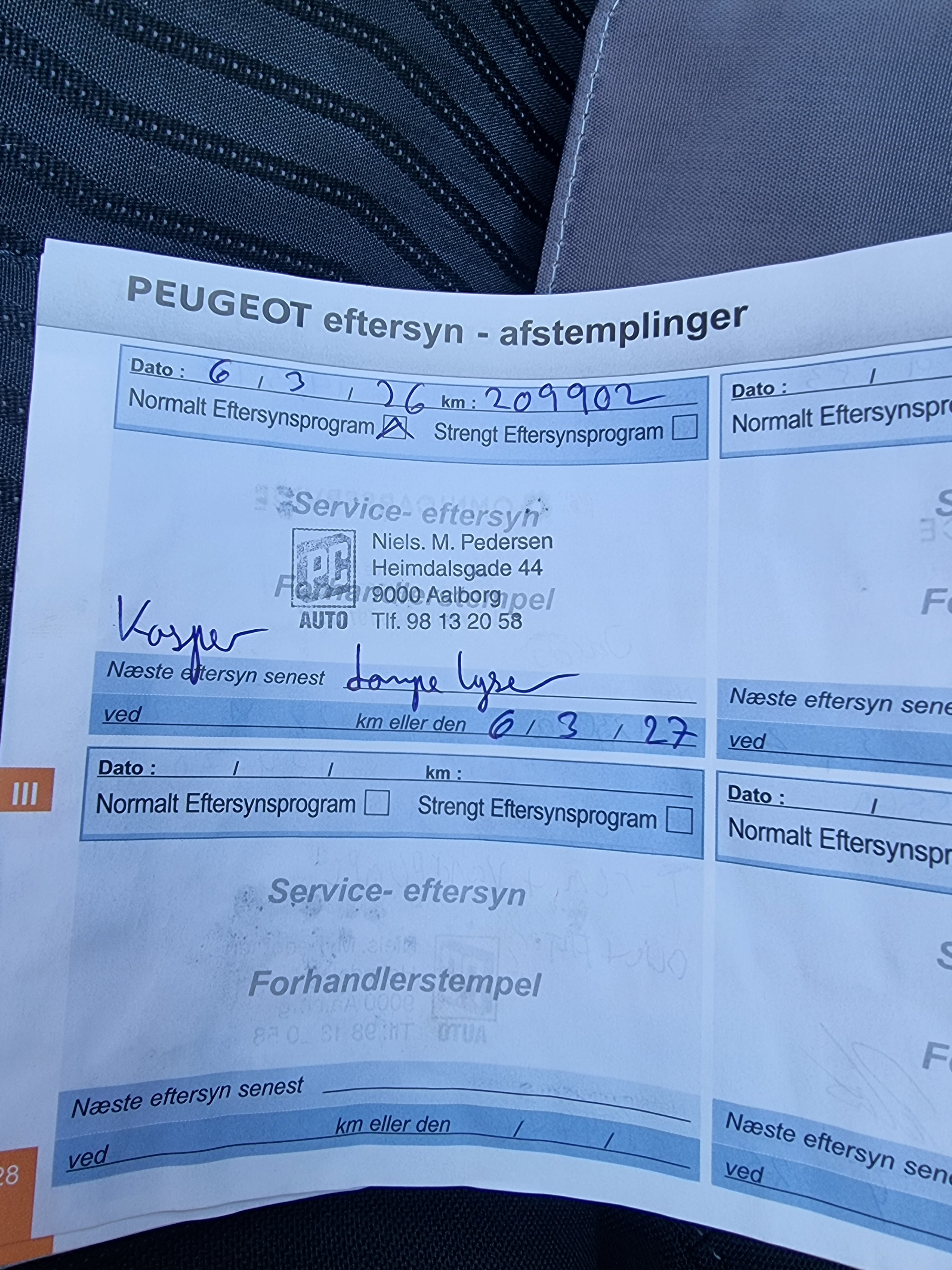 Grå Peugeot 308 fra 2015