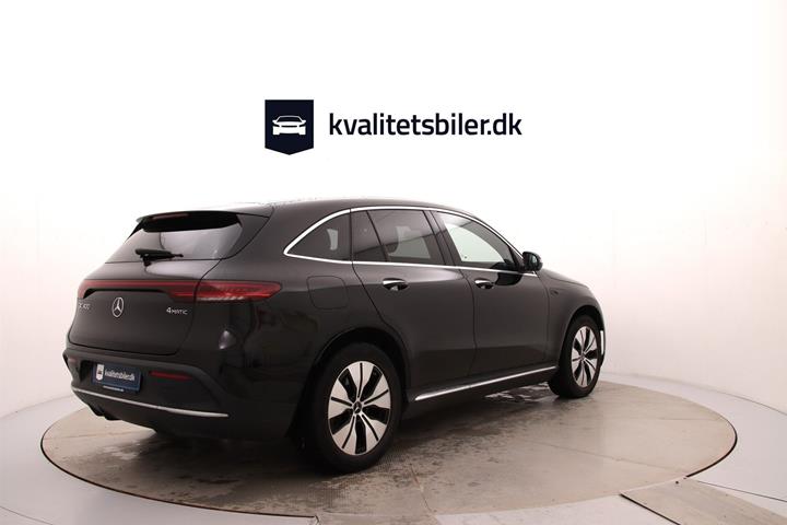 Sort Mercedes EQC400 fra 2020