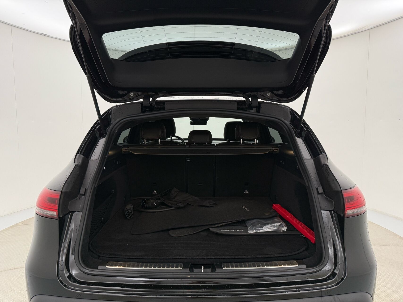 Sort Mercedes EQC400 fra 2020