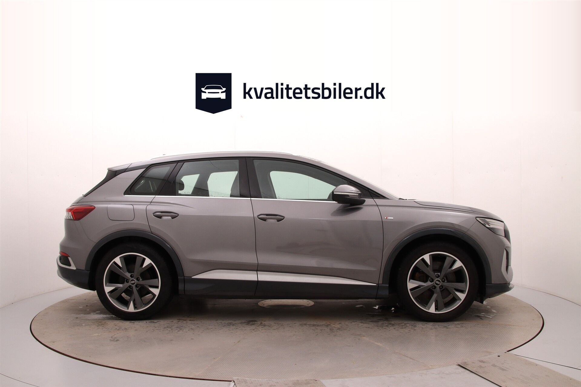 Grå Audi Q4 fra 2022