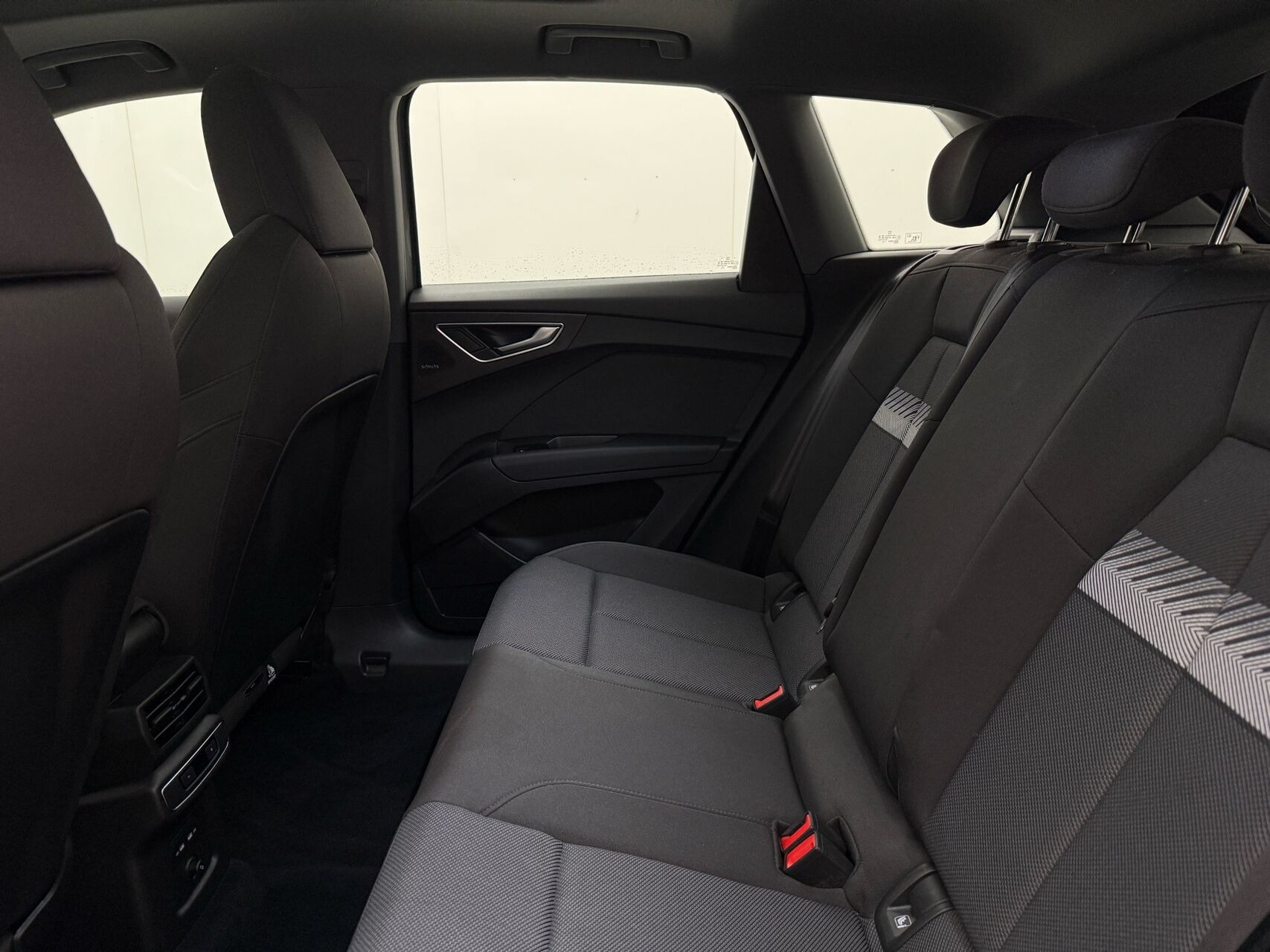 Grå Audi Q4 fra 2022