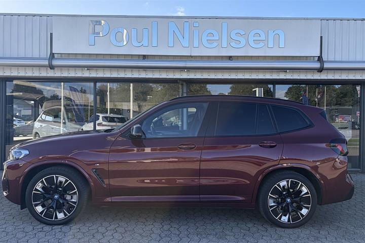 Rød BMW iX3 fra 2022
