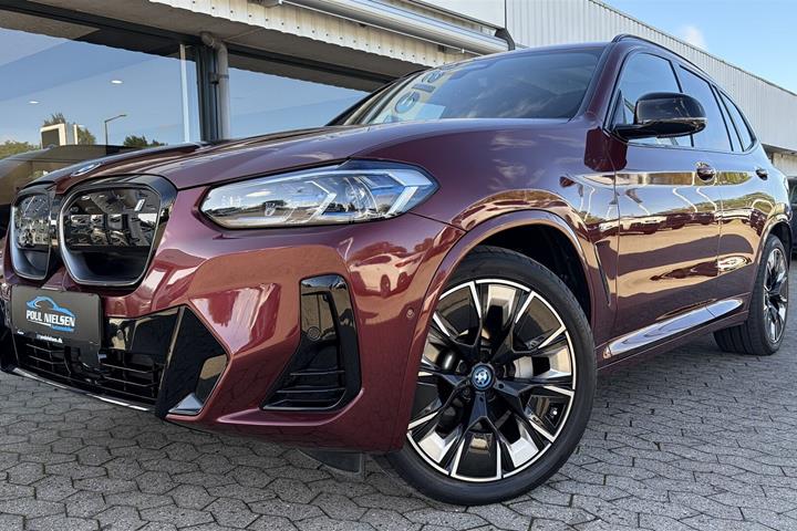 Rød BMW iX3 fra 2022