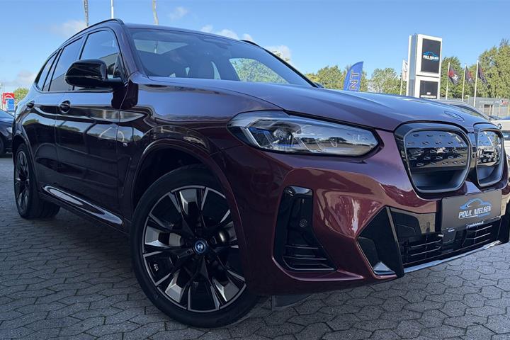 Rød BMW iX3 fra 2022