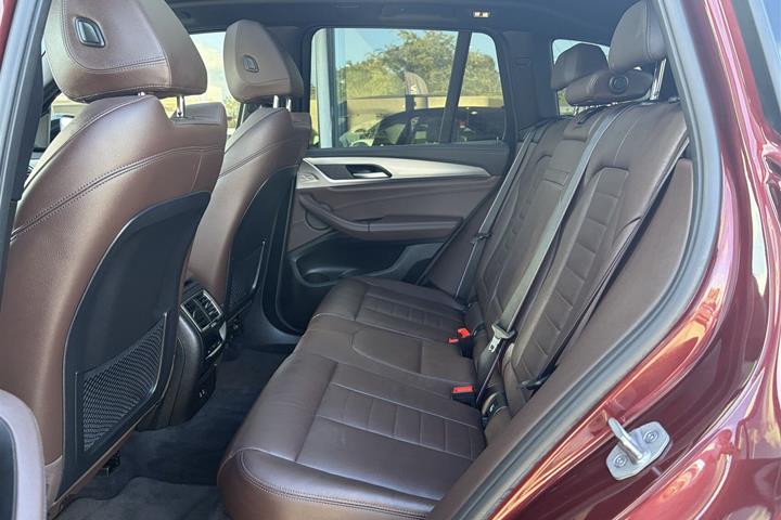 Rød BMW iX3 fra 2022