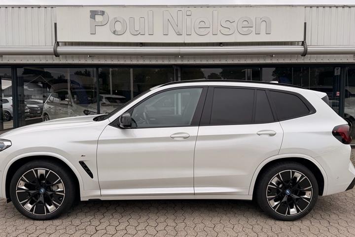 Hvid BMW iX3 fra 2023