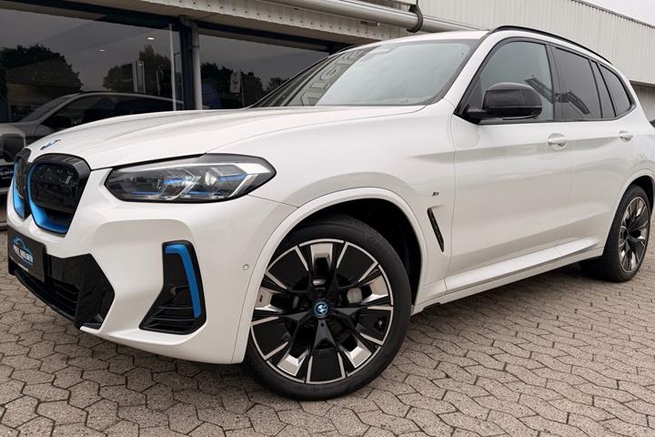 Hvid BMW iX3 fra 2023