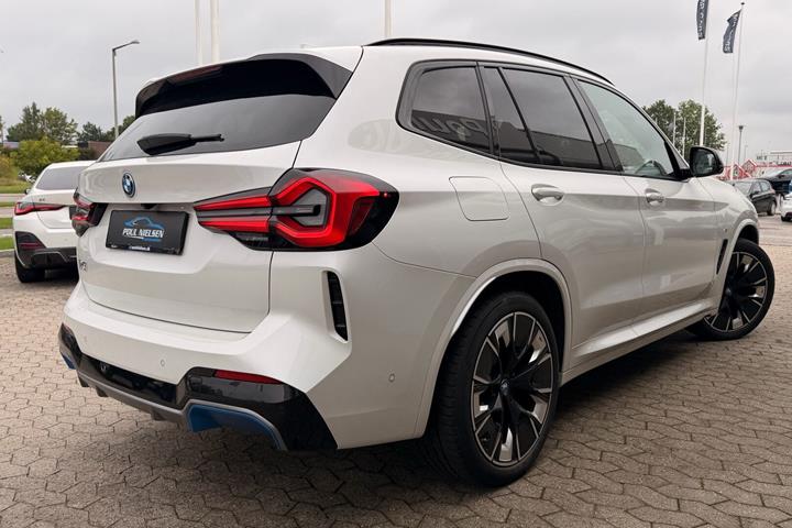 Hvid BMW iX3 fra 2023