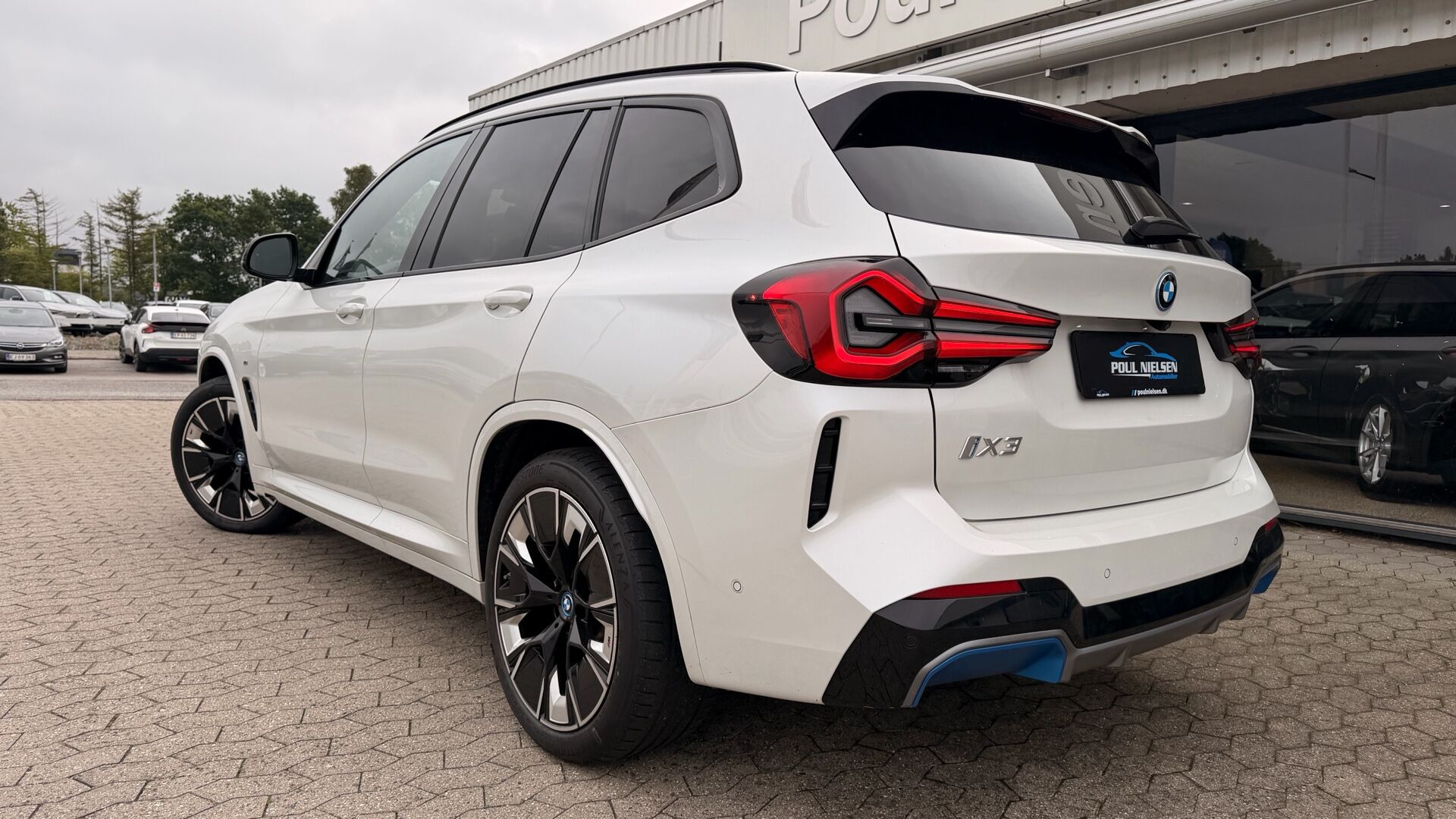 Hvid BMW iX3 fra 2023