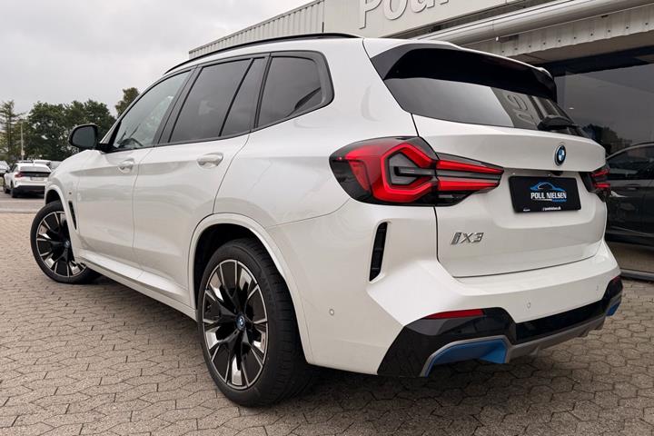 Hvid BMW iX3 fra 2023