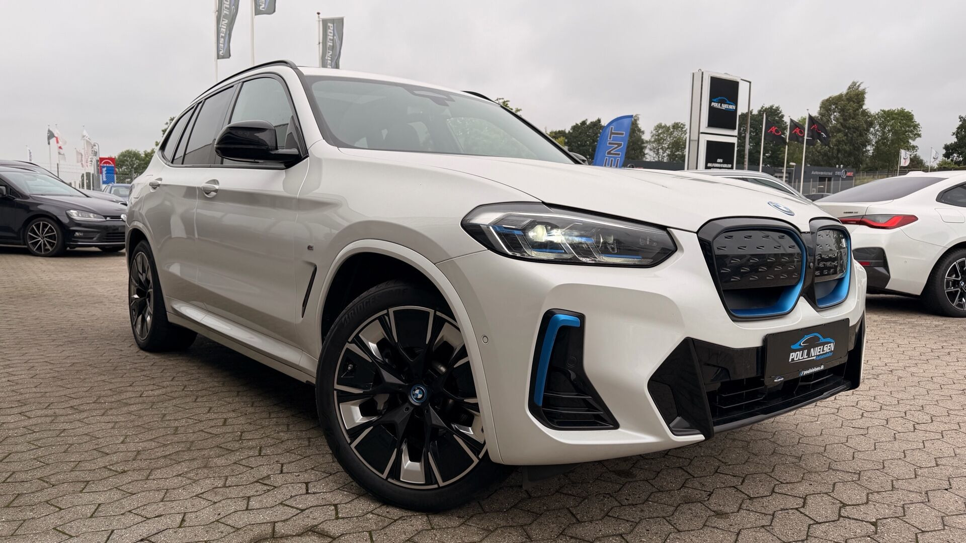 Hvid BMW iX3 fra 2023